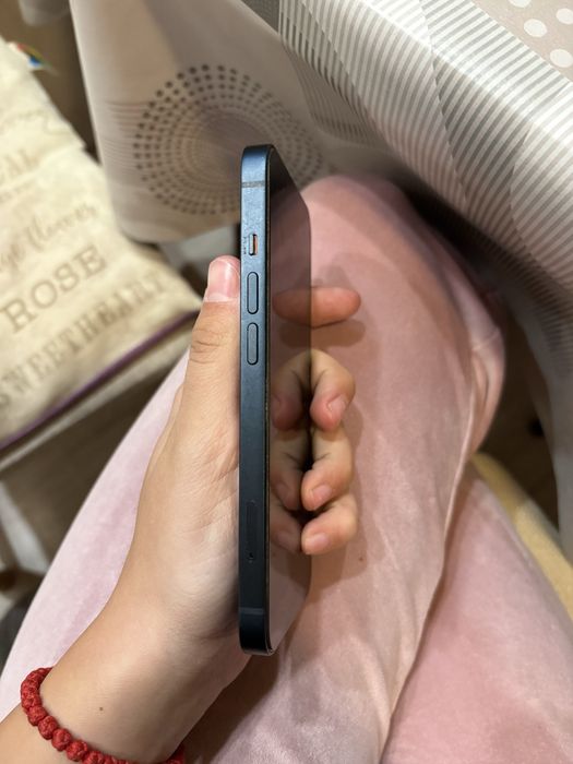 Продавам Iphone 13