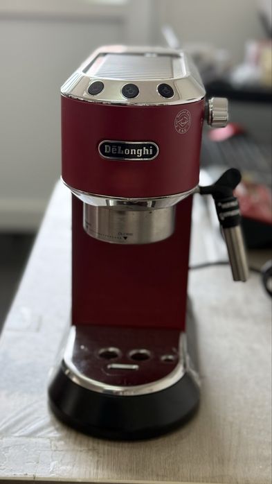 Aparat de cafea cu porta filtru Delonghi Dedica