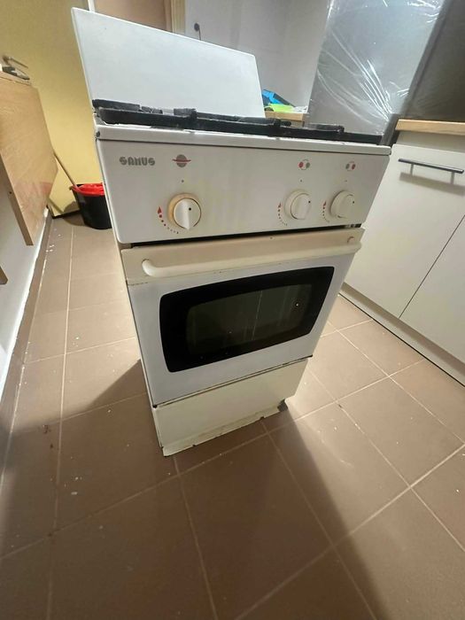 Aragaz cu 2 ochiuri si cuptor