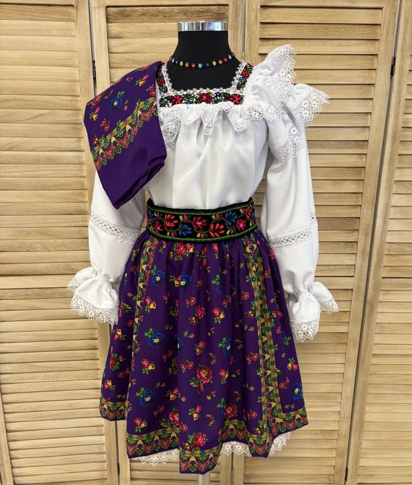 Costum popular/traditional pentru femei de Maramures complet, autentic