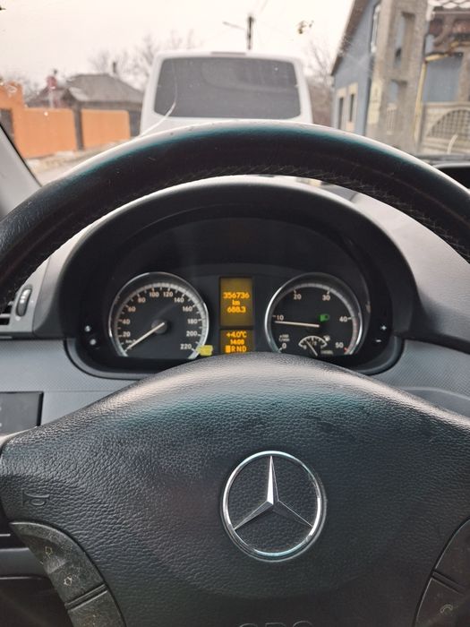 Vând Mercedes Vito 2.2 115 CDI 2010 8+1