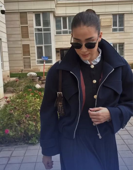 Продам теплый бомбер и джинсовку