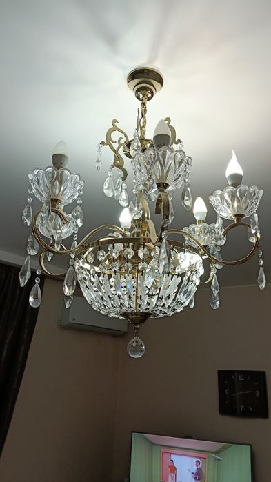 Продам люстру 9 рожков