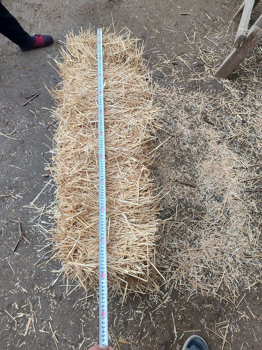 Chorva mol qoy uchun somon pres bor.