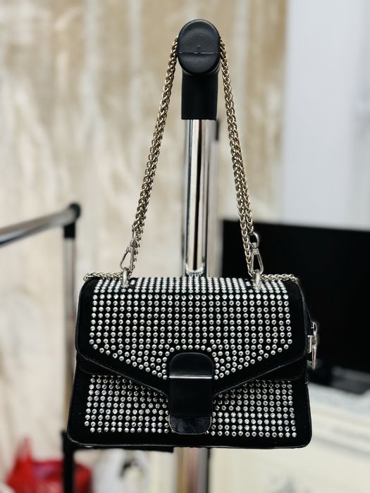 Geantă neagra din catifea cu model din pietre swarovsky de la PRADA