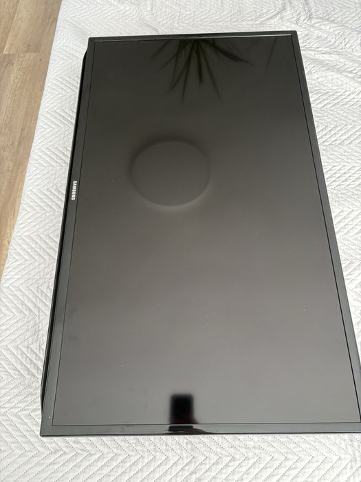 Телевизор “Самсунг”.