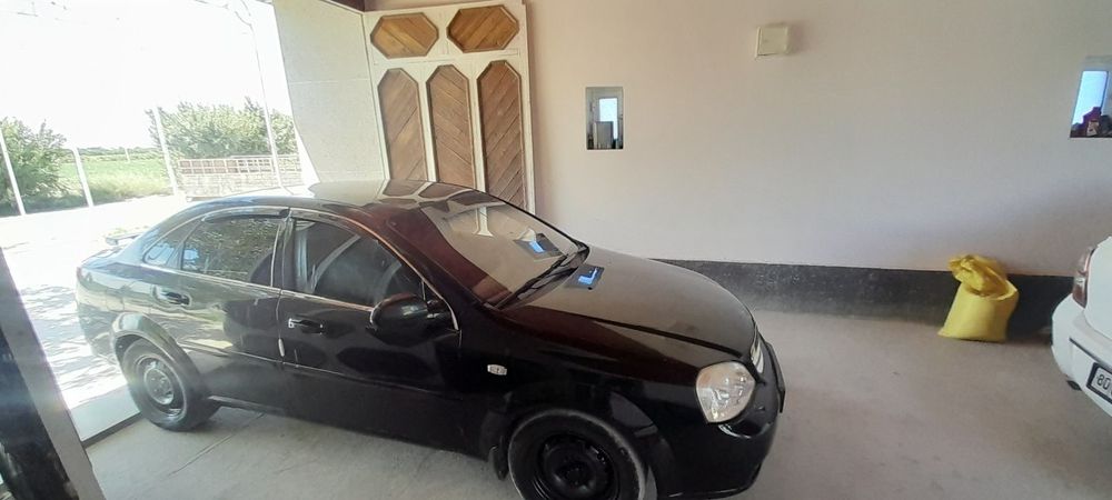Lasetti qora 1.6