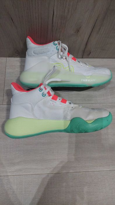 Баскетболни обувки