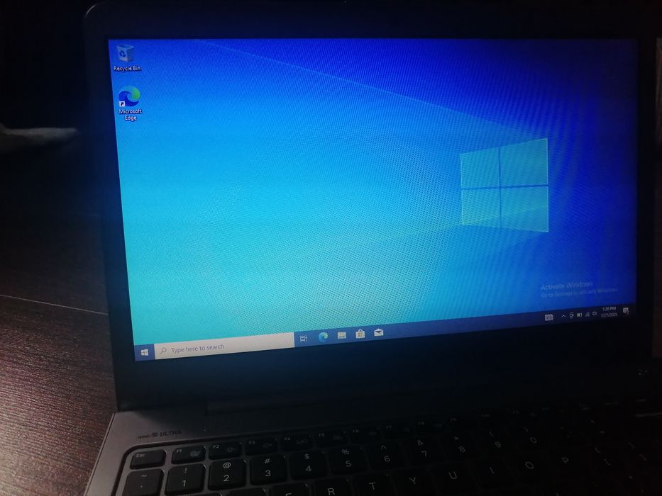 Vând Laptop SAMSUNG Negociabil.