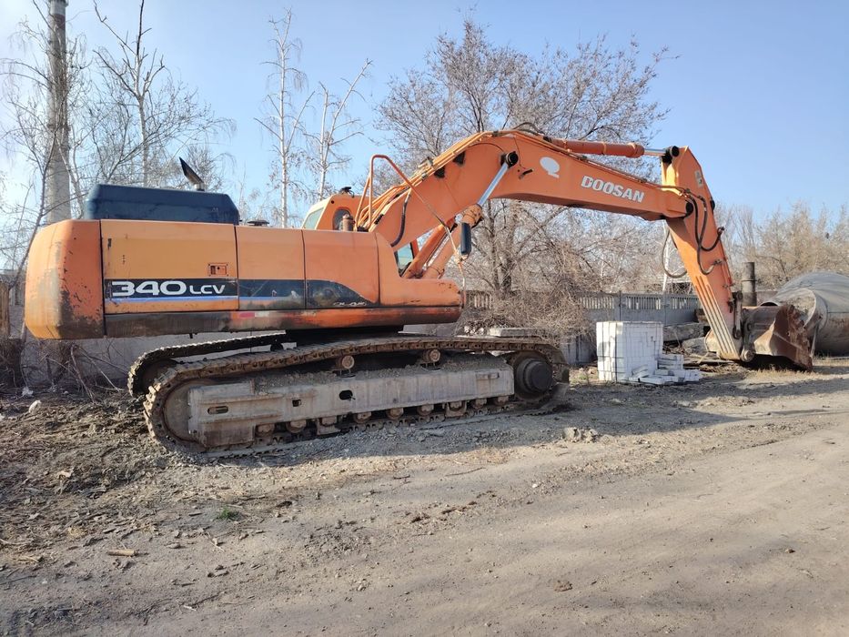 Продам экскаватор гусеничный досан 420