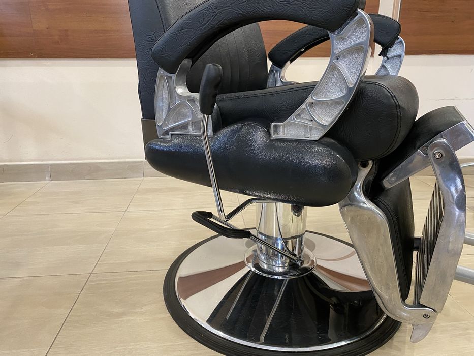 Продам кресло барбера