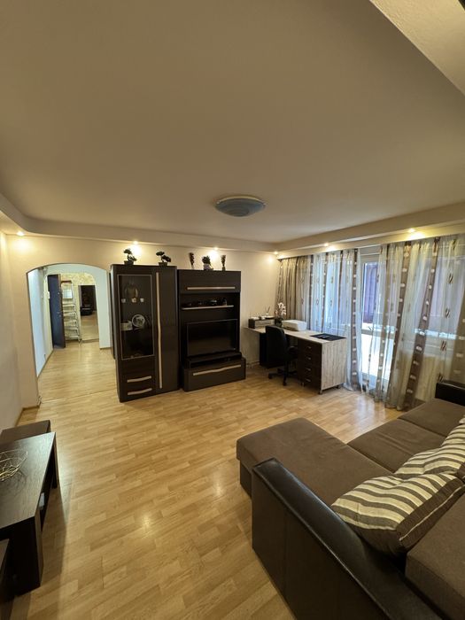 Închiriere apartament semidecomandat utilat.