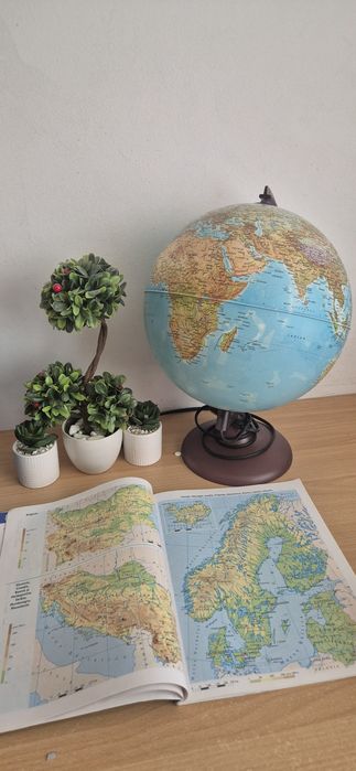 Glob pământesc iluminat+ atlas geografie