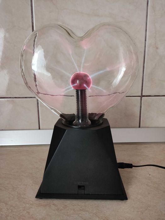 Lampa in forma de inima cu plasma/fulgere la atingere