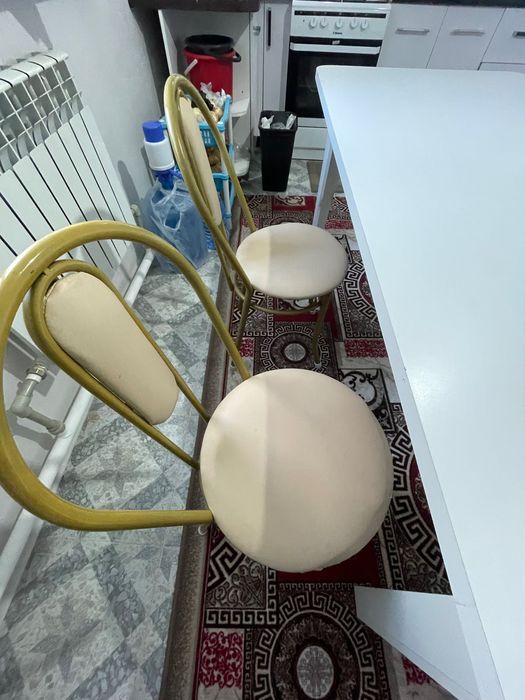Стол и стуля стуля