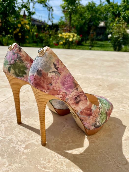 Pantofi eleganti cu toc, model floral, toc cui 12 cm, mărimea 36