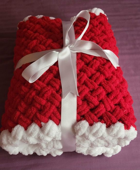 Ръчно плетено бебешко одеялце