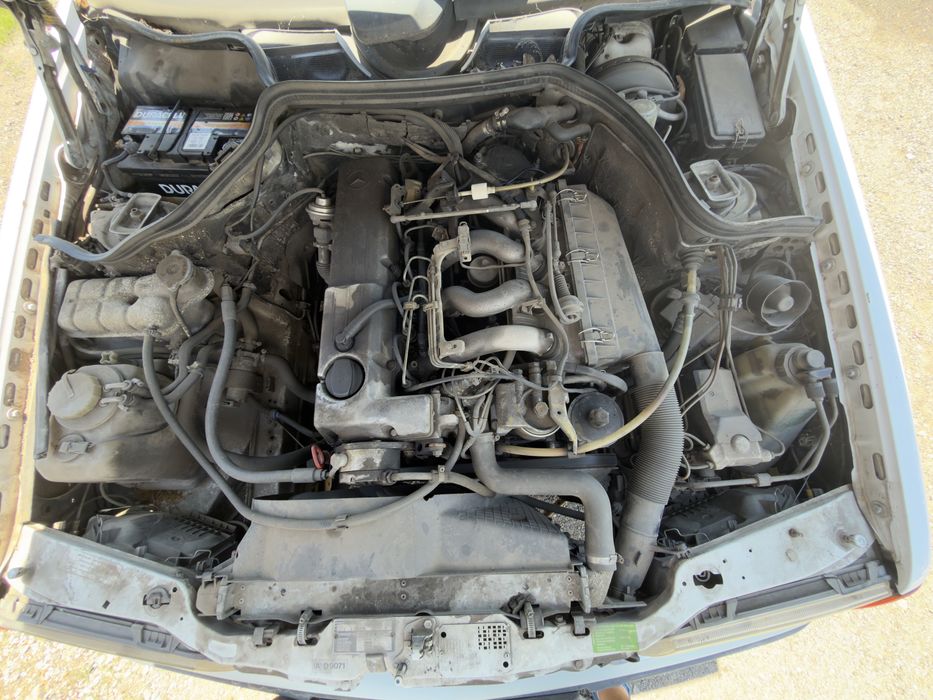 Mercedes Benz 124-ка (2.5d) на части