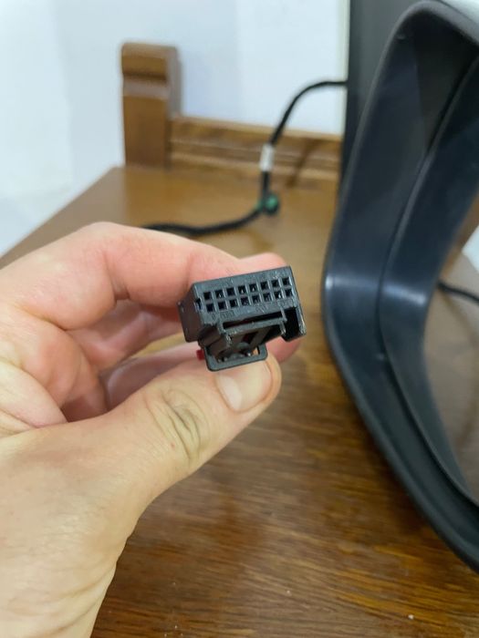 Oglinda dreapta VW Touran 2012 2013 sticla sparta