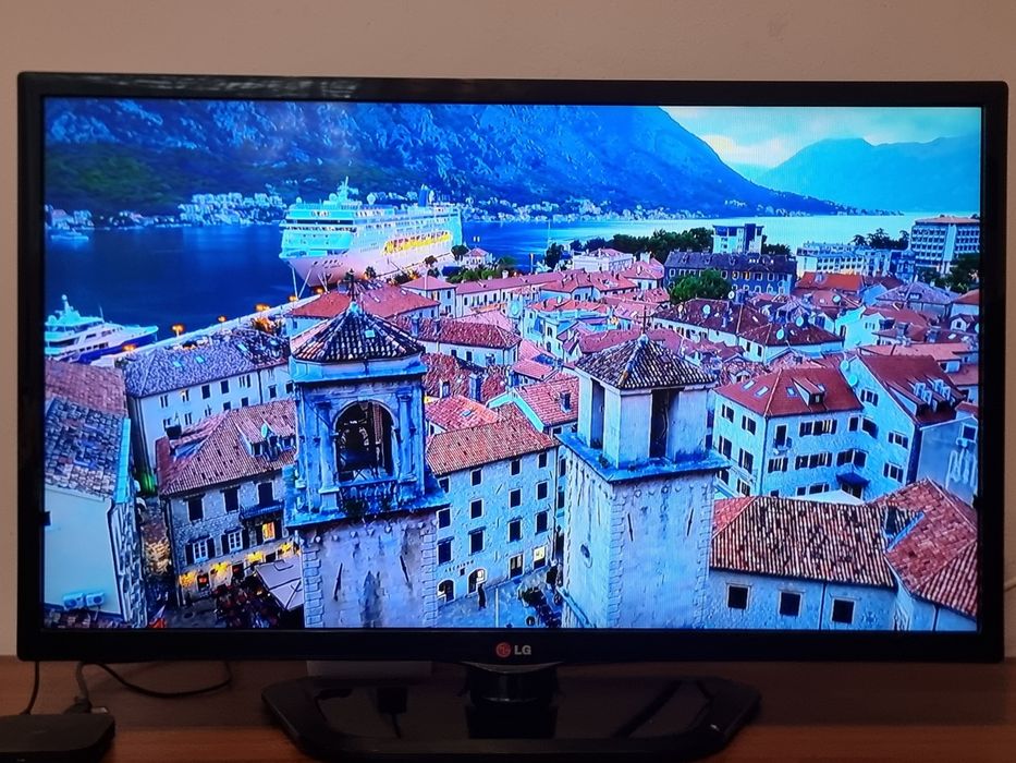 Телевизор / LG 32" - FULLHD - Цифрова + Ефирна , Слот за карта.