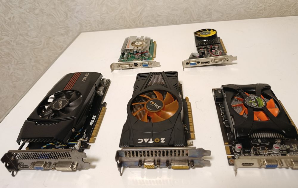 Видеокарталар Geforce GTX 550 ti  хар хил