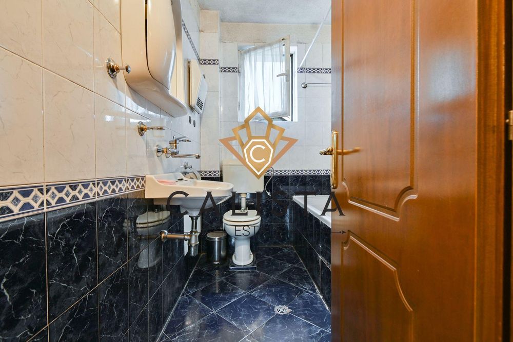 Дава се под наем Етаж от къща в София, Модерно предградие - 300 кв.м за 699 € - Снимка #9