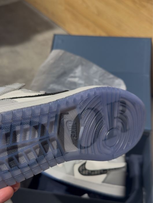 Air Jordan 1 Retro High Dior , Stoc limitat