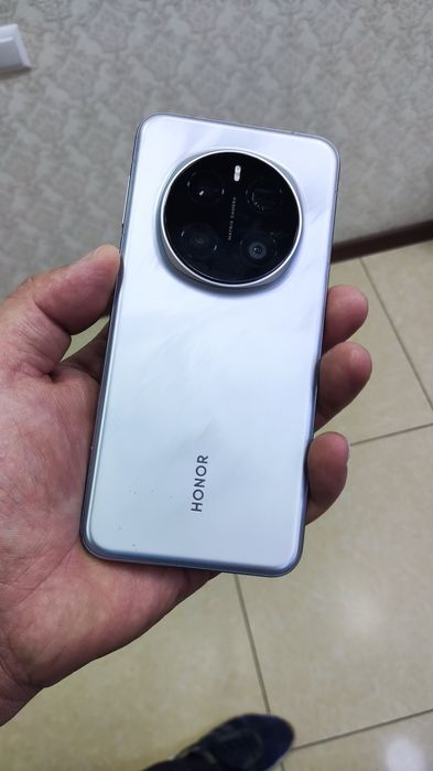 Продам срочно телефон HONOR MAGIC 7 PRO в идеальном состоянии