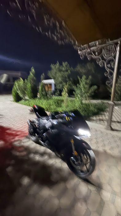 Qora Ducatti 400cc