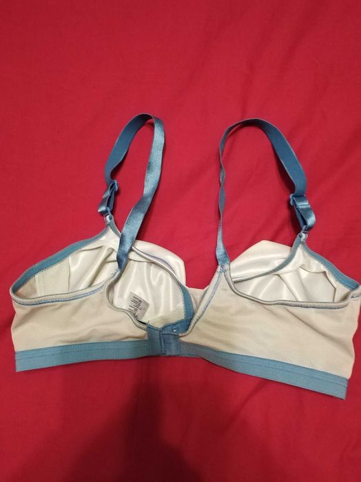 Sutien sport de la: Crivit, alb cu bleu. Marime EUR: 80C! Purtat 1 dat