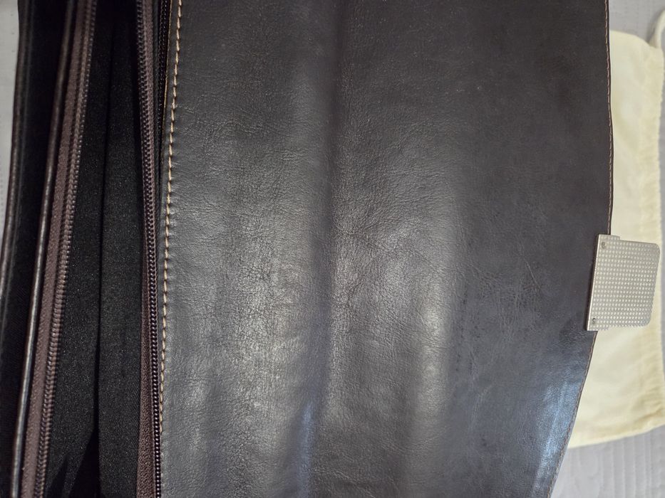 Servieta din piele marca Fossil