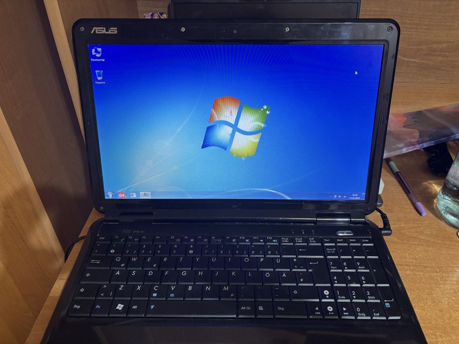 Нотубук ASUS.