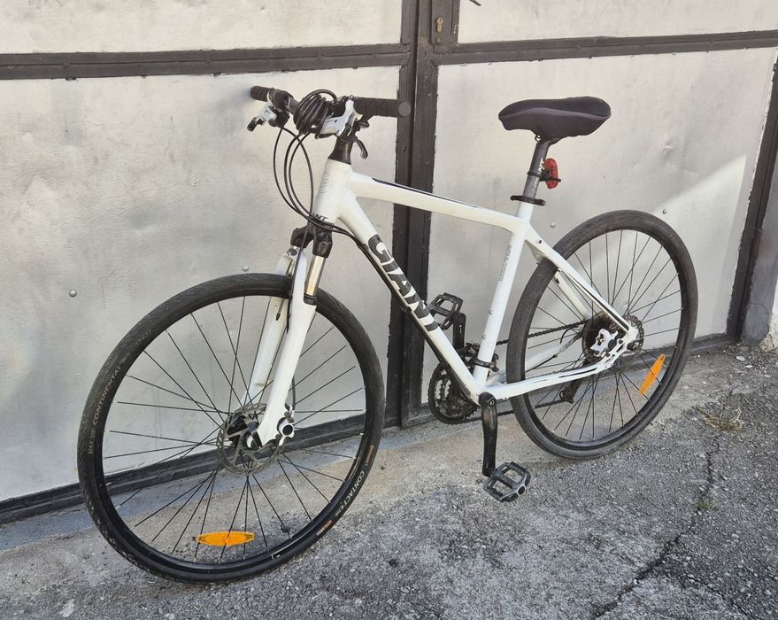 Bicicleta Giant  pe 28