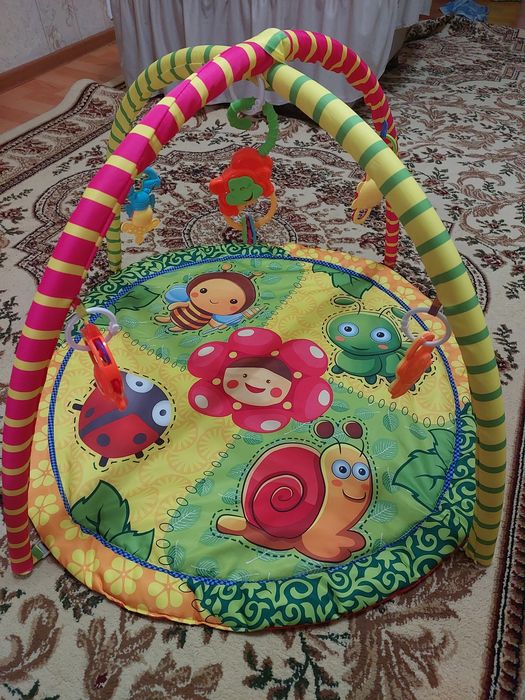 Развивающий коврик в отличном состоянии.