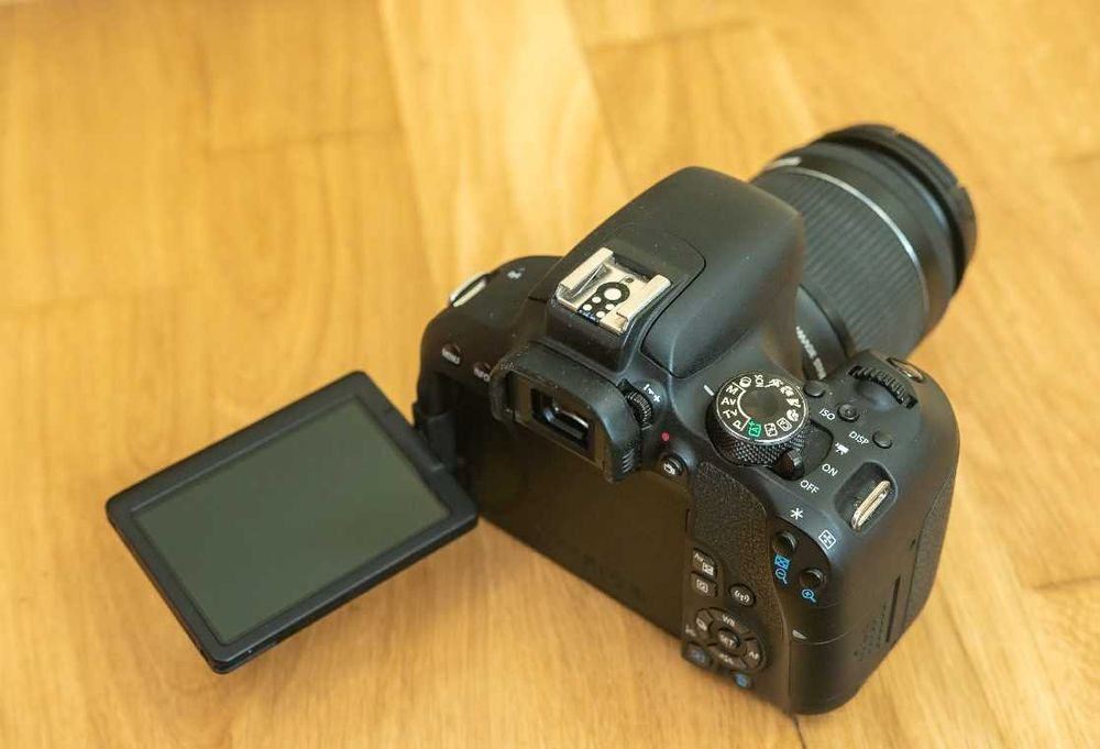 Canon EOS 800D kit Aparat foto DSLR + alte obiective optional Sebes