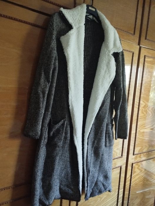 Vând 2 sfetere  mărimea 44 și 48