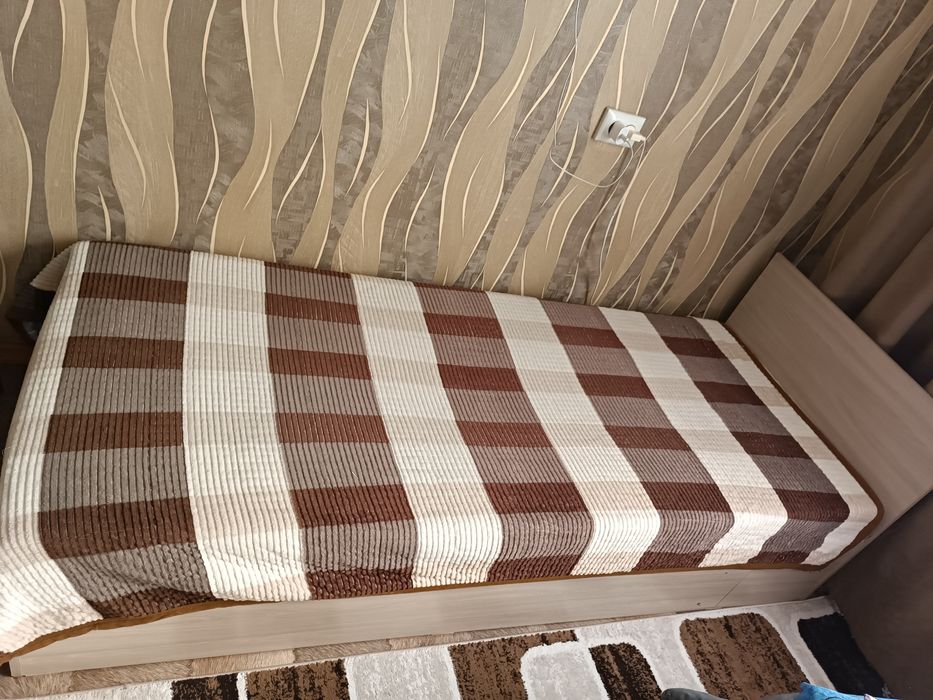 Продам кровать полуторка