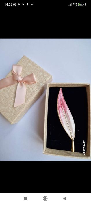 Красиви и стилни брошки