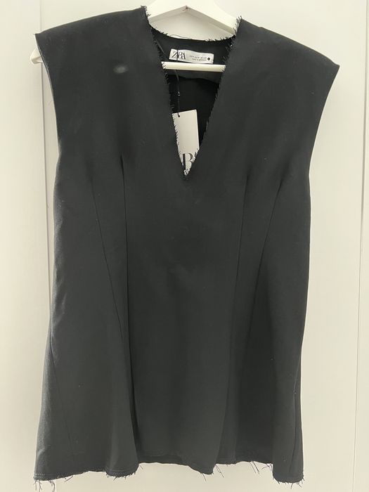 Top Zara negru cu eticheta