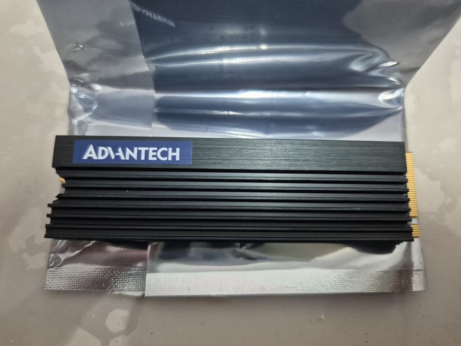 Vând SSD M2 -2280 - 1 TB / PCIe Gen3.0 x4, NVMe, MLC, Nou - Sigilat!