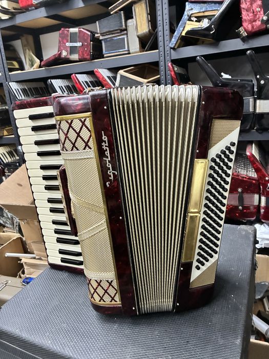 Acordeon nemtesc Rigoletti cu 80 de basi