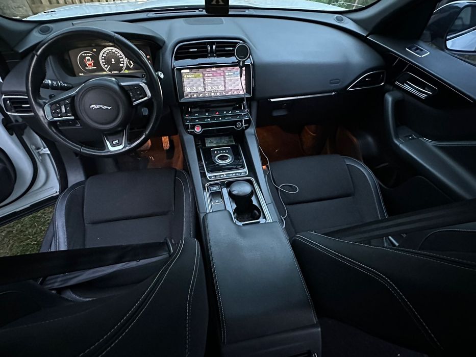 Jaguar f pace R sport