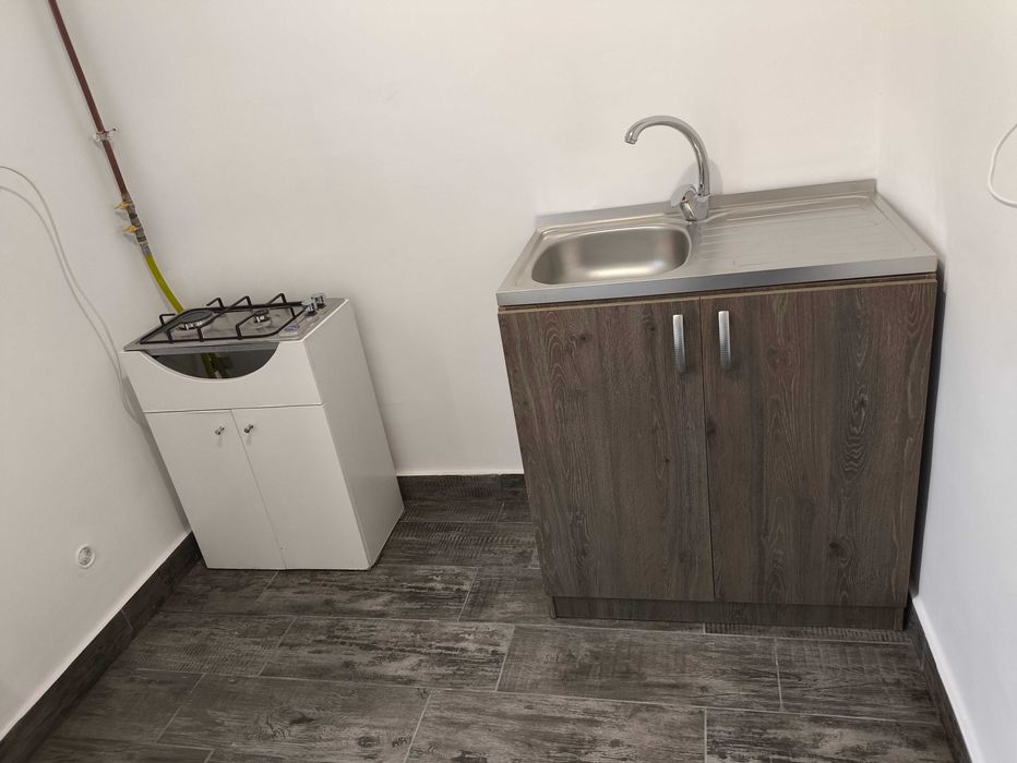 Garsoniera zona Nord, partial renovata, cu centrala termica