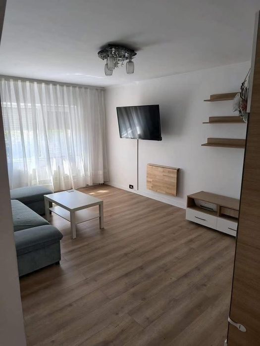 Inchiriez apartament