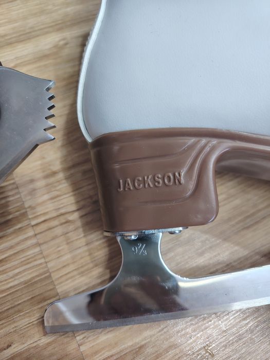 Фигурные коньки Jackson