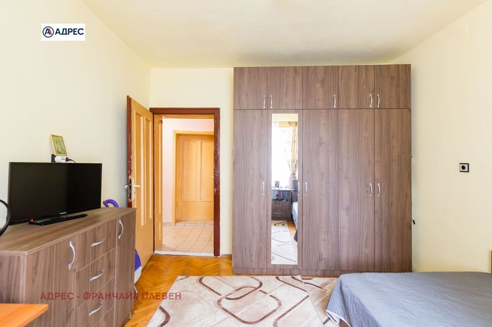 Къща в Плевен-9-ти квартал площ 194 цена 155000