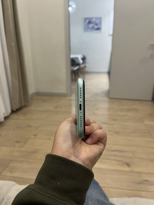 Продам айфон 11 б/у в отличном состоянии