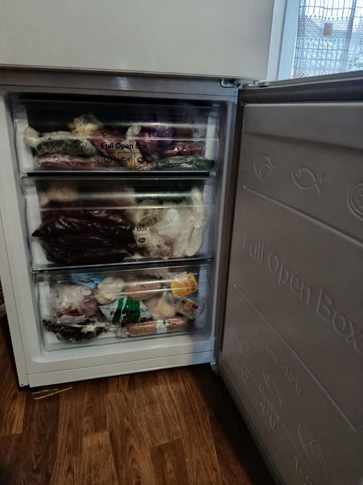 Холодильник Samsung