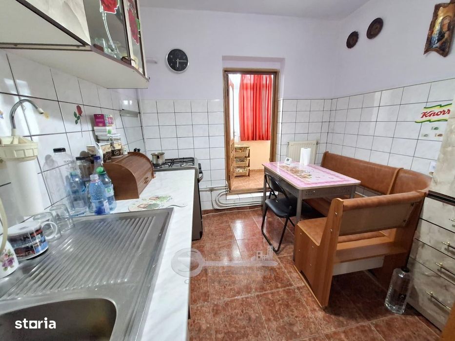 Apartament 3 camere decomandat, Nicolina, baie cu geam