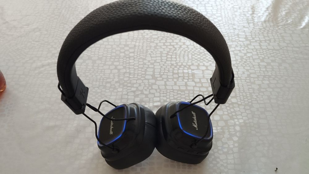 Наушник 10000 тг